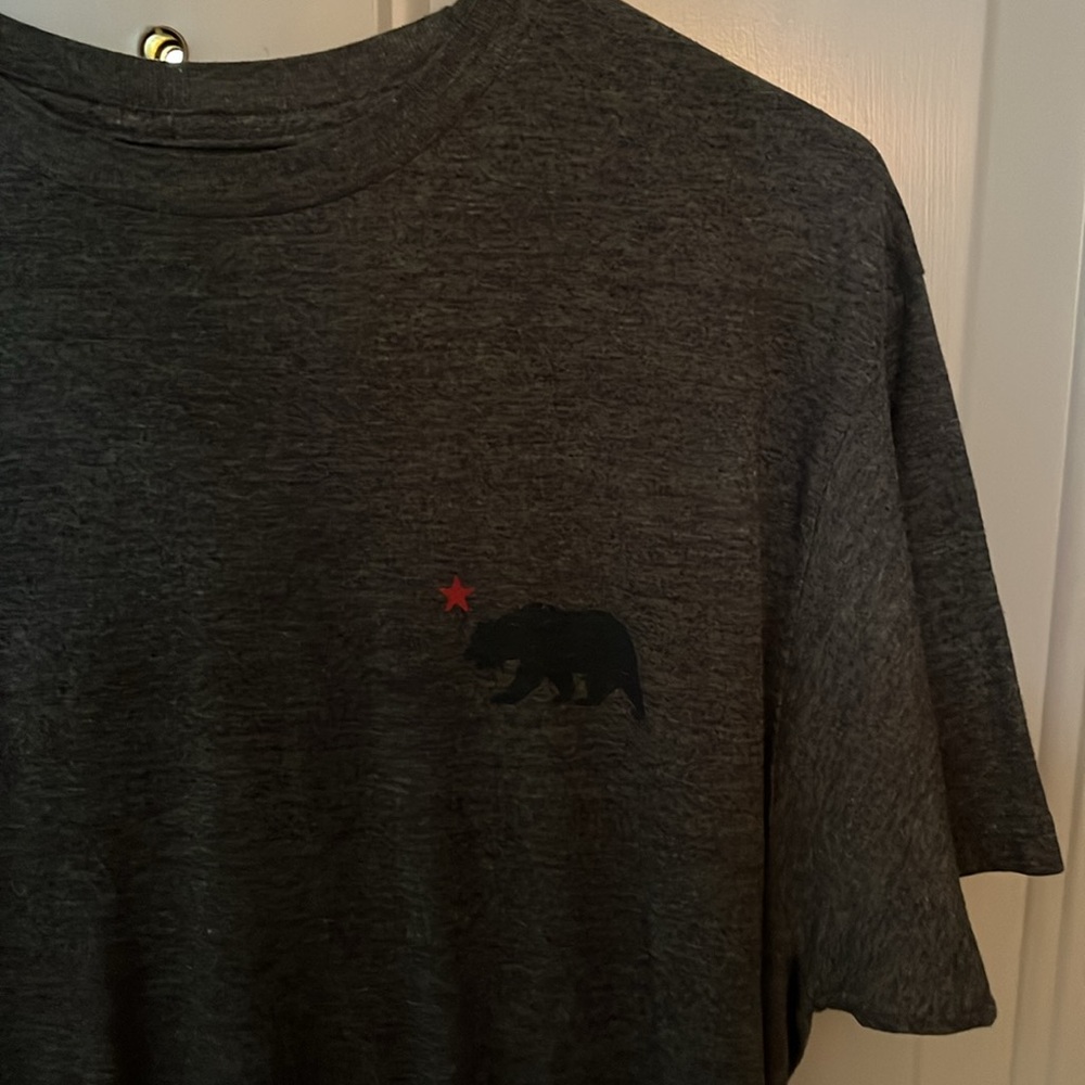 Levi’s tshirt - Picture 2 of 4